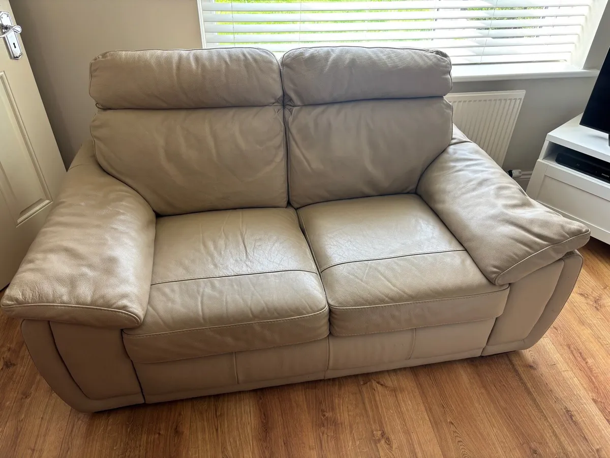 2 seater leather couch - Image 1