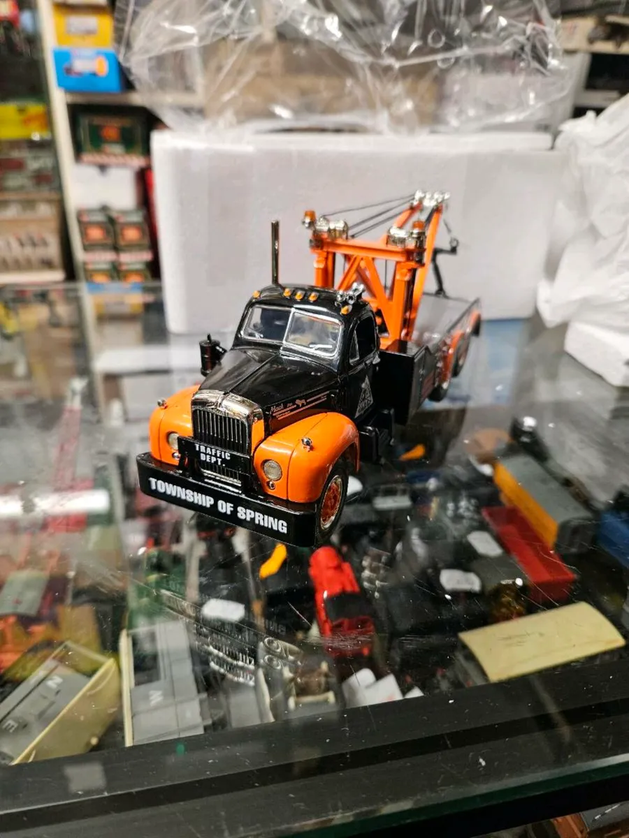 Corgi First Gear Mack Tow Truck Wrecker 1.34 - Image 1