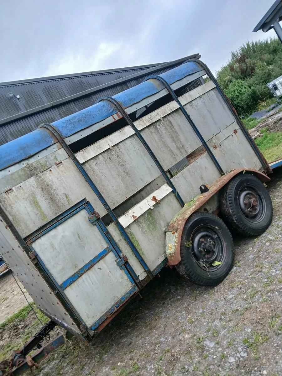 Trailer - Image 1