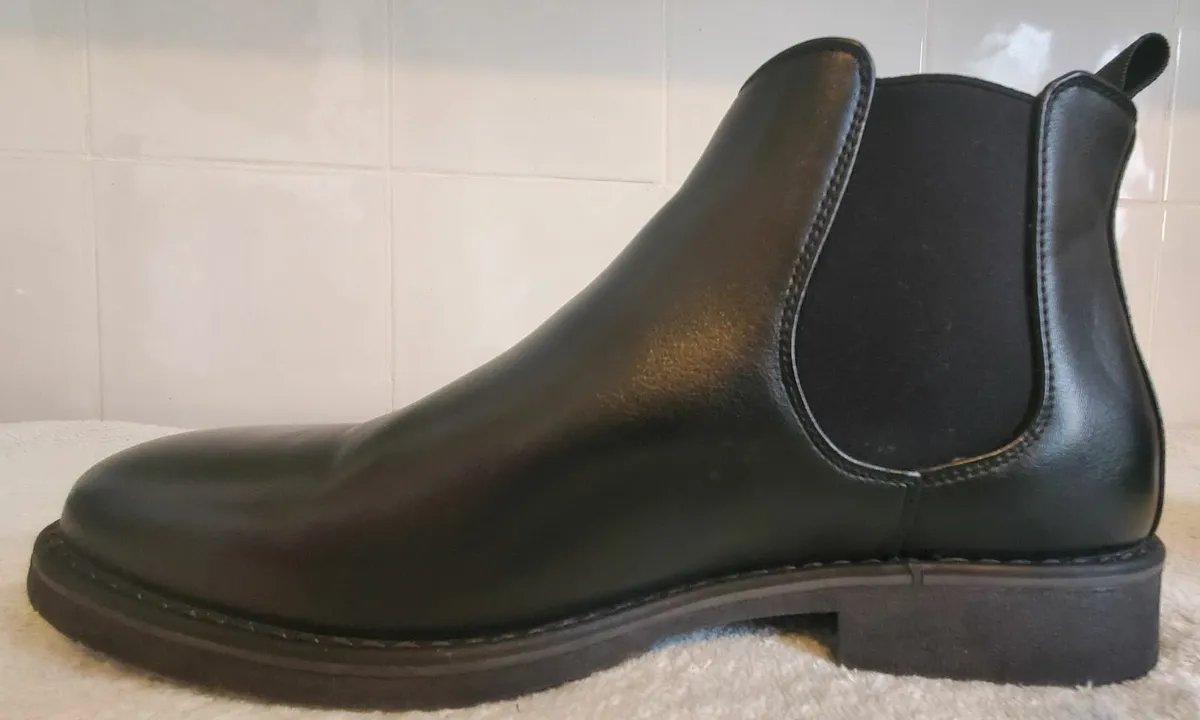 As NEW>>Chelsea Boots Size 40 .....as New - Image 3