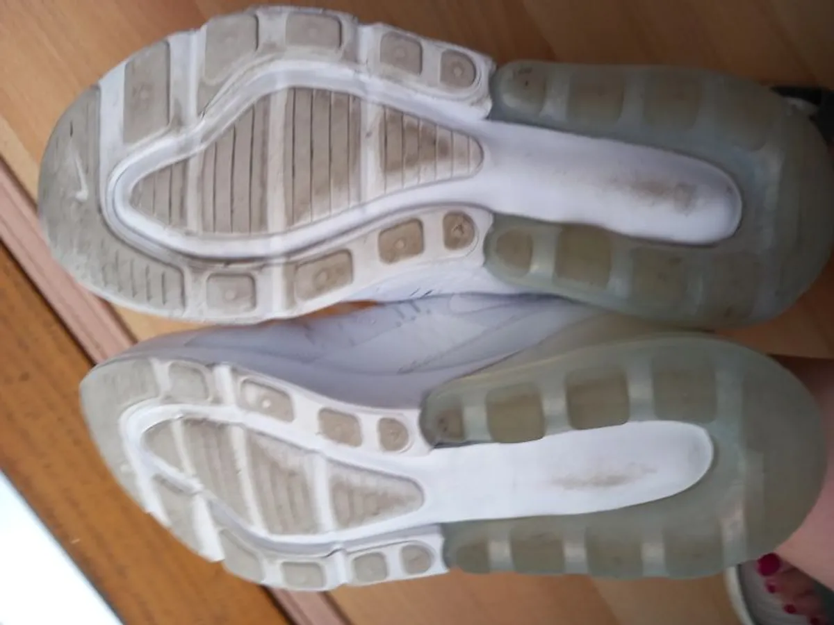 Nike shoes size 5.5 - Image 3
