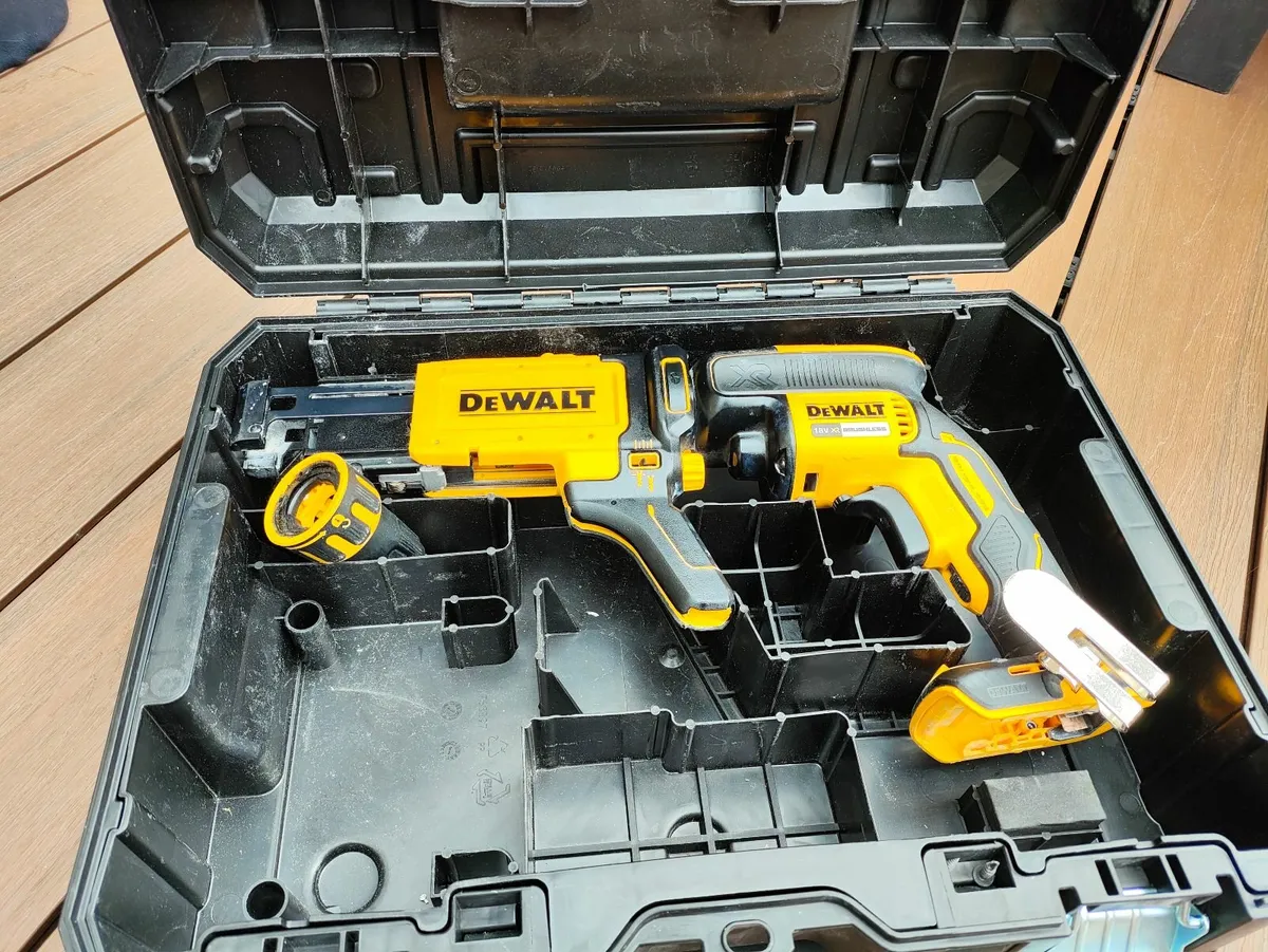 DeWalt dcf620 drywall gun.