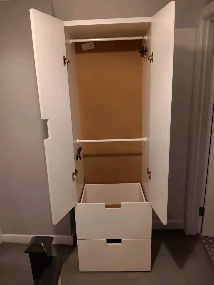 Children's wardrobe - Image 1