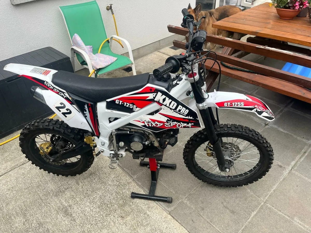 Dirtbike with stand - Image 2