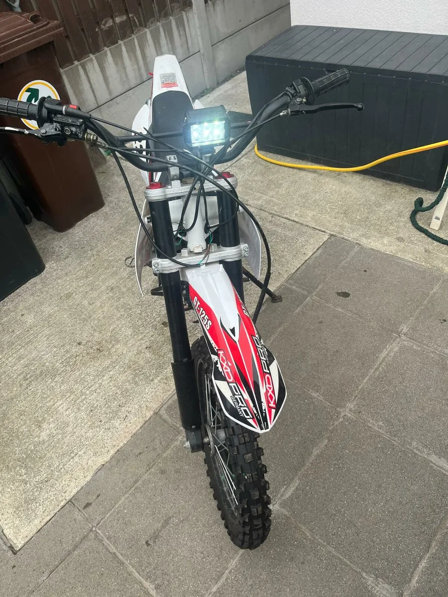 Dirtbike with stand - Image 3