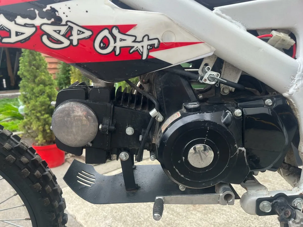 Dirtbike with stand - Image 4