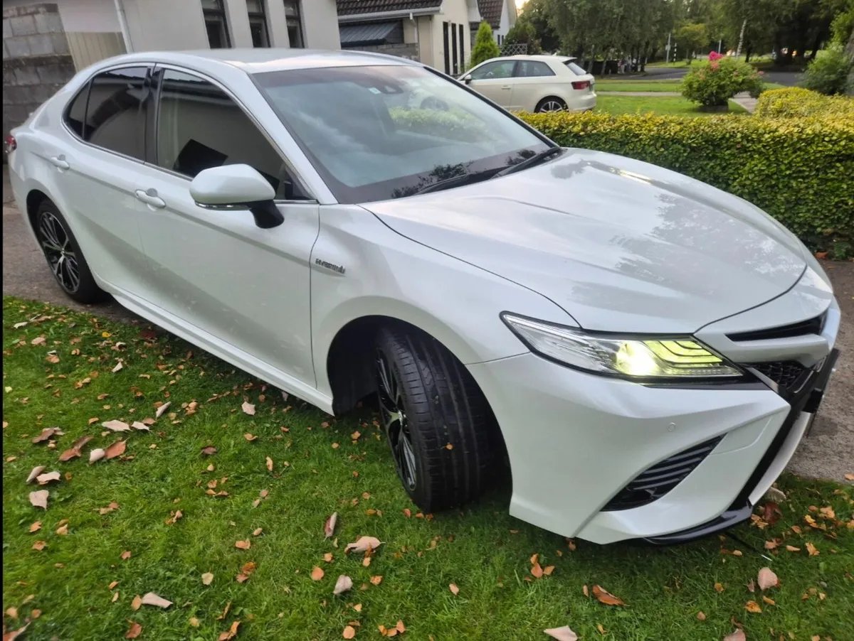 Toyota Camry 2019 - Image 2