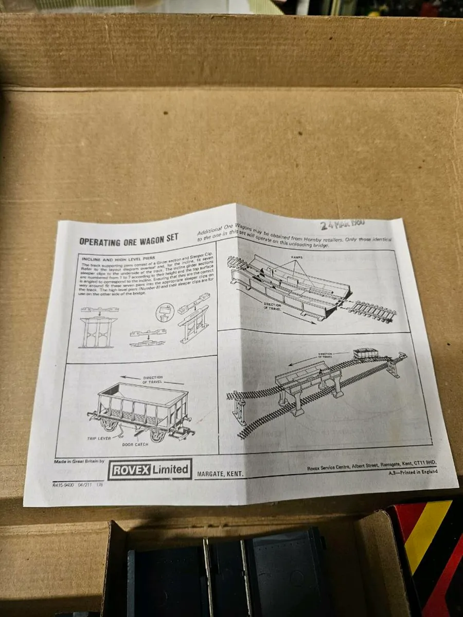 Hornby OO Gauge Operating Ore Wagon Set - Image 4
