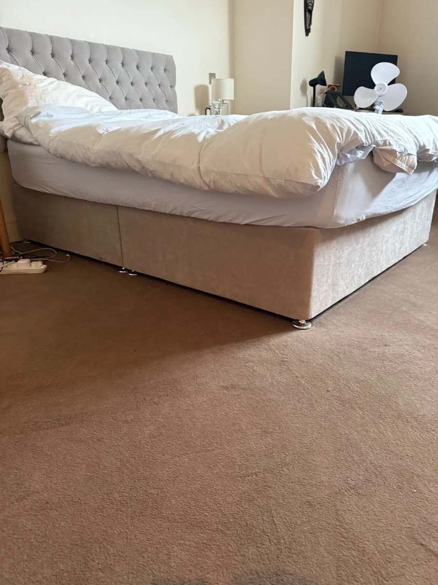 Double bed mattress, bed frame and headboard - Image 1