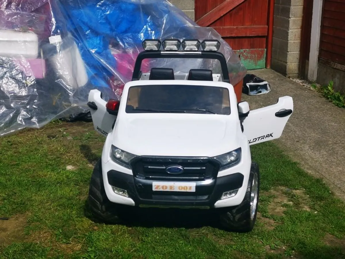 Ford Ranger Wildtrak 4X4 White Electric Toy Car - Image 1