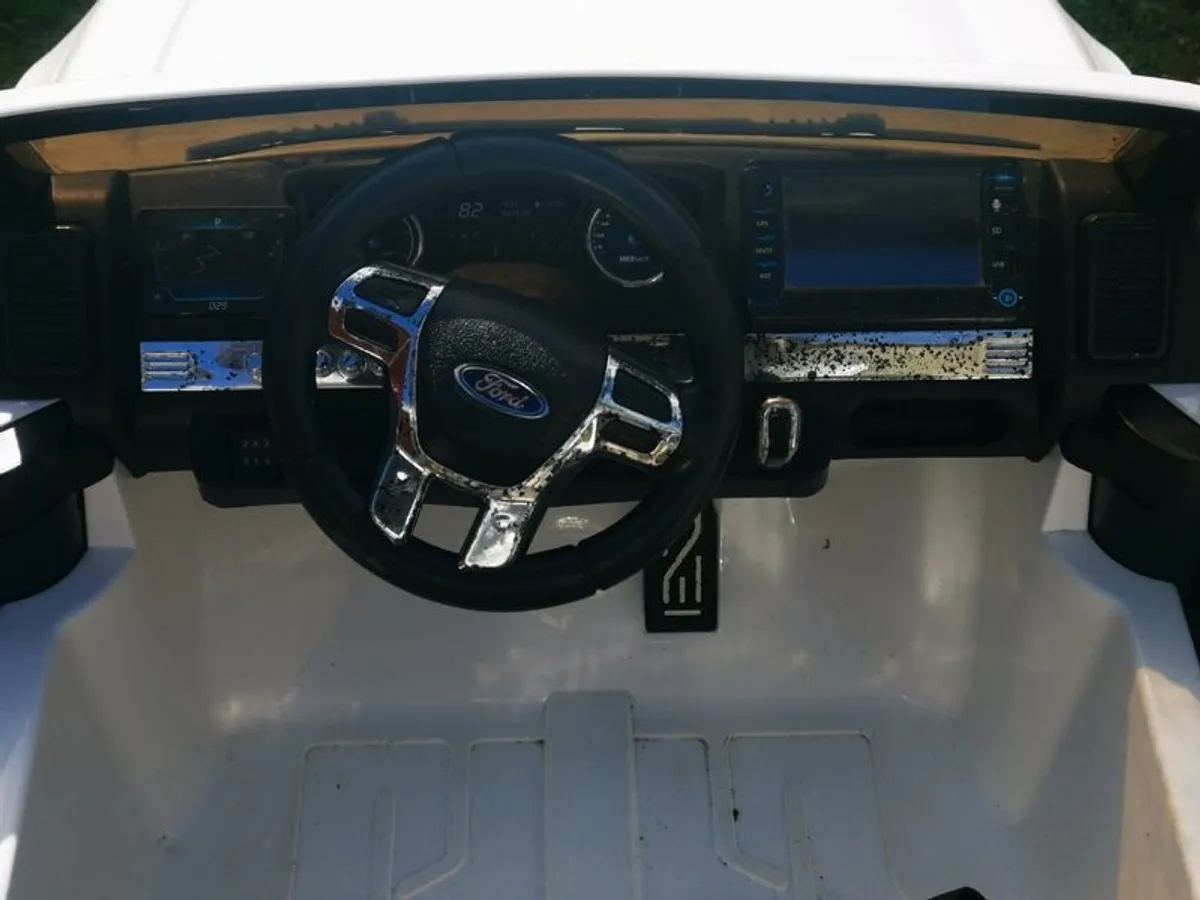 Ford Ranger Wildtrak 4X4 White Electric Toy Car - Image 4
