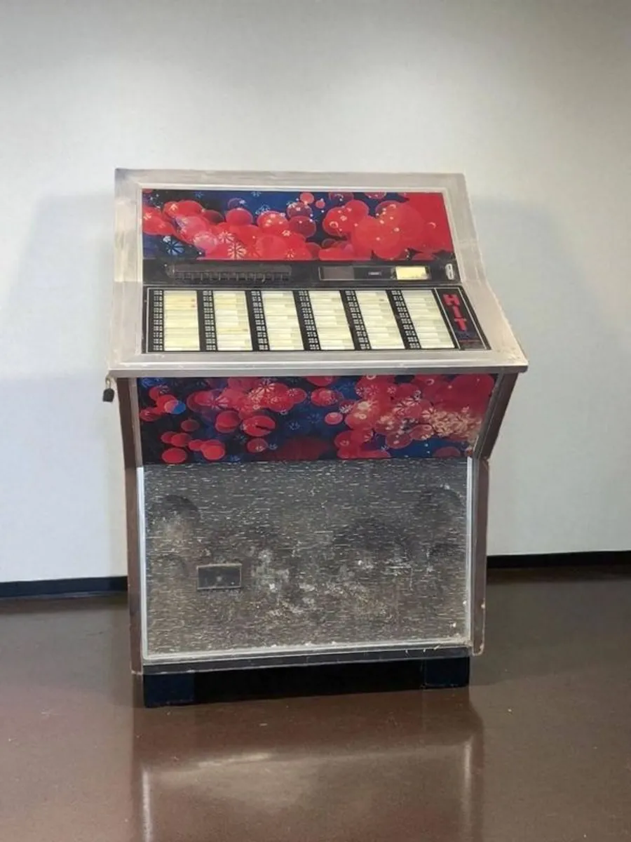 Vintage Jukebox - Image 1