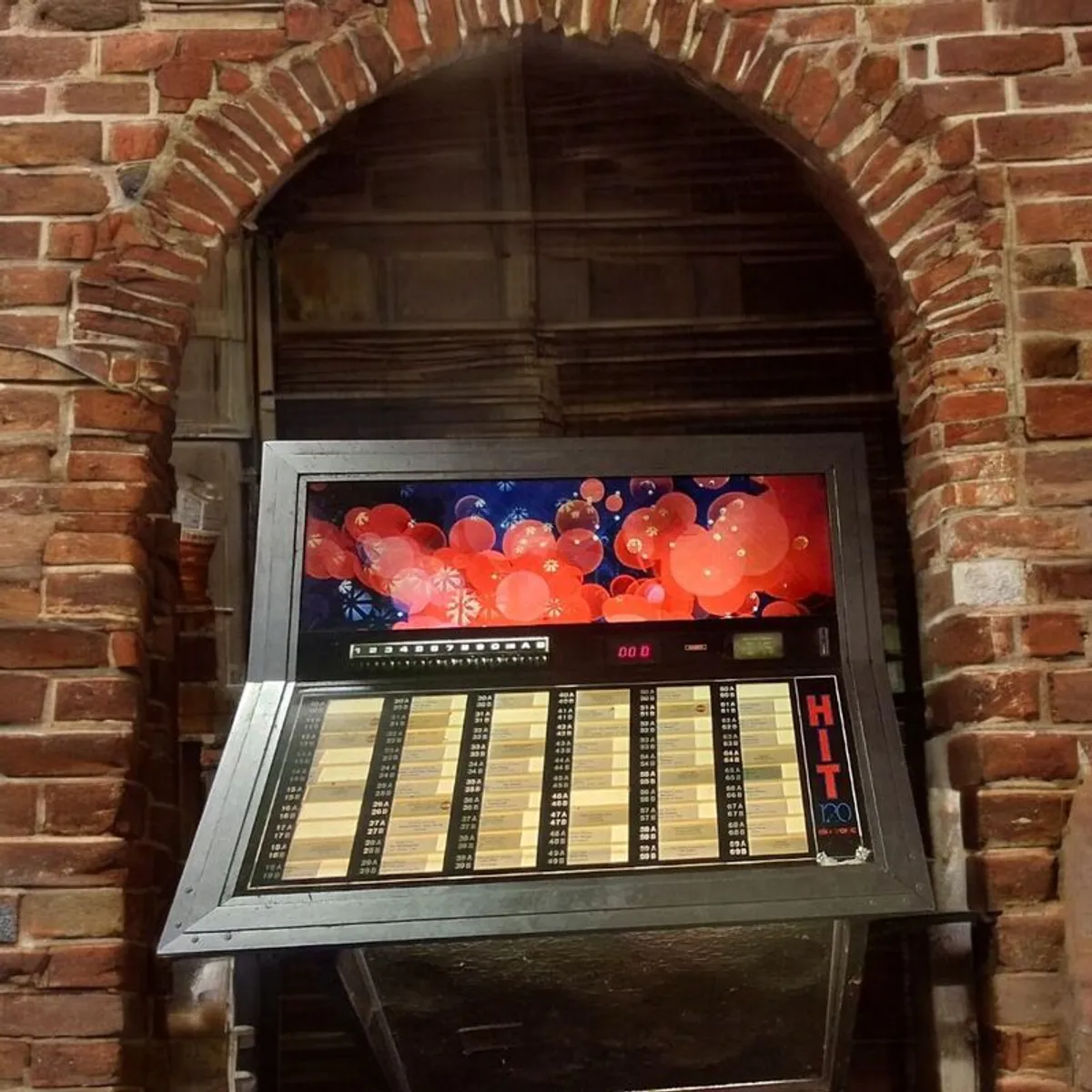 Vintage Jukebox - Image 4