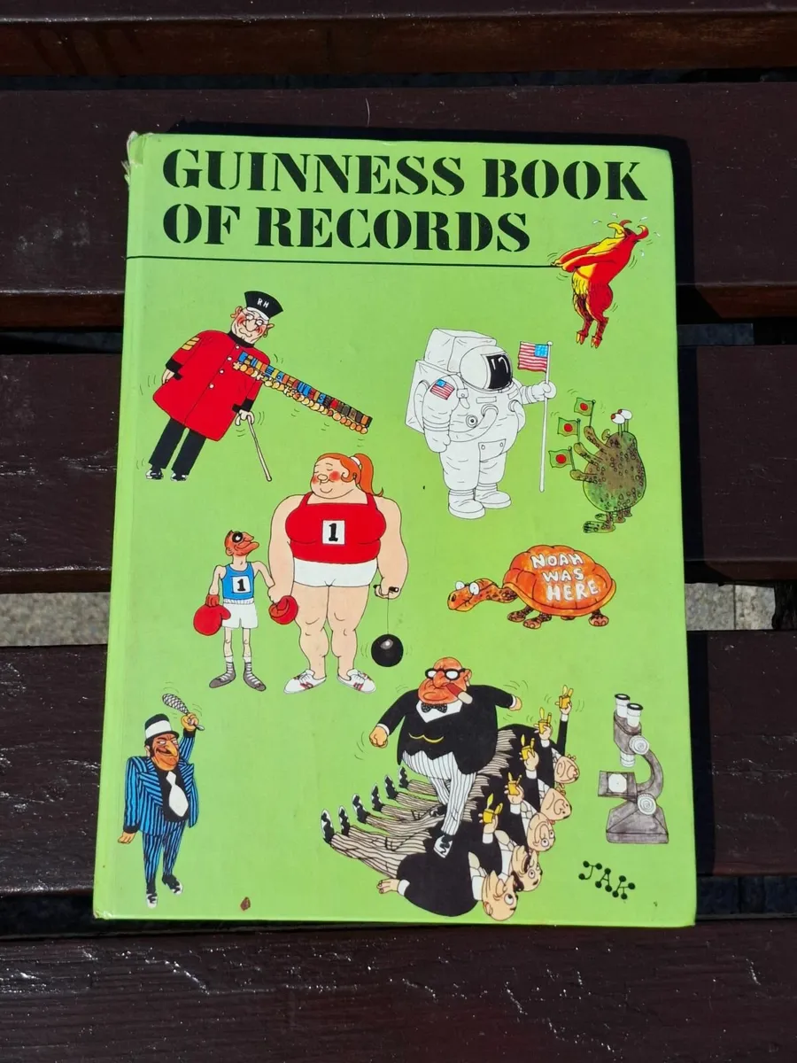 Guinness Book of Records (1974 edition) Hardback - Image 1