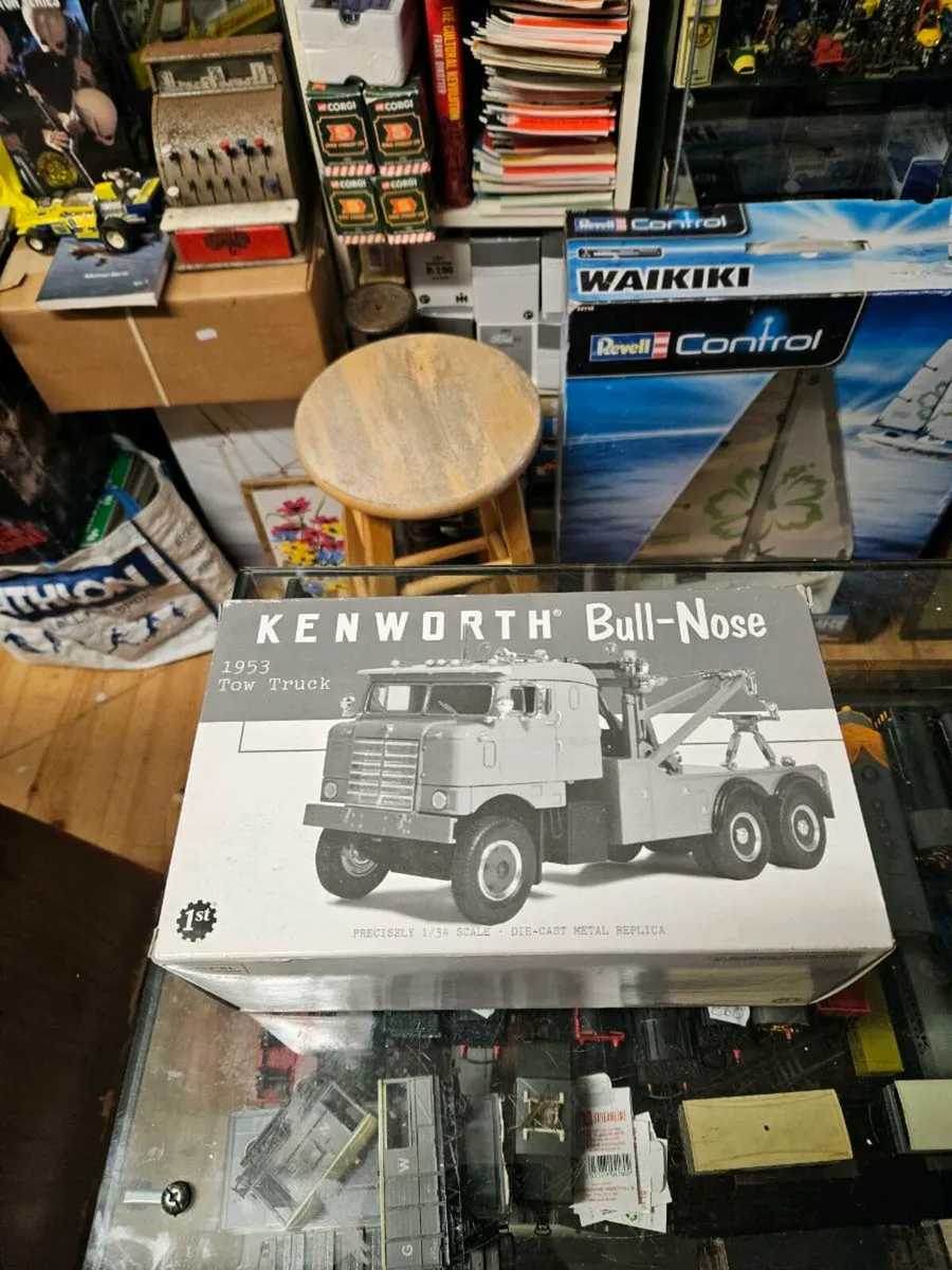 Corgi First Gear Kenworth Bull Nose Tow Truck 1.34 - Image 2