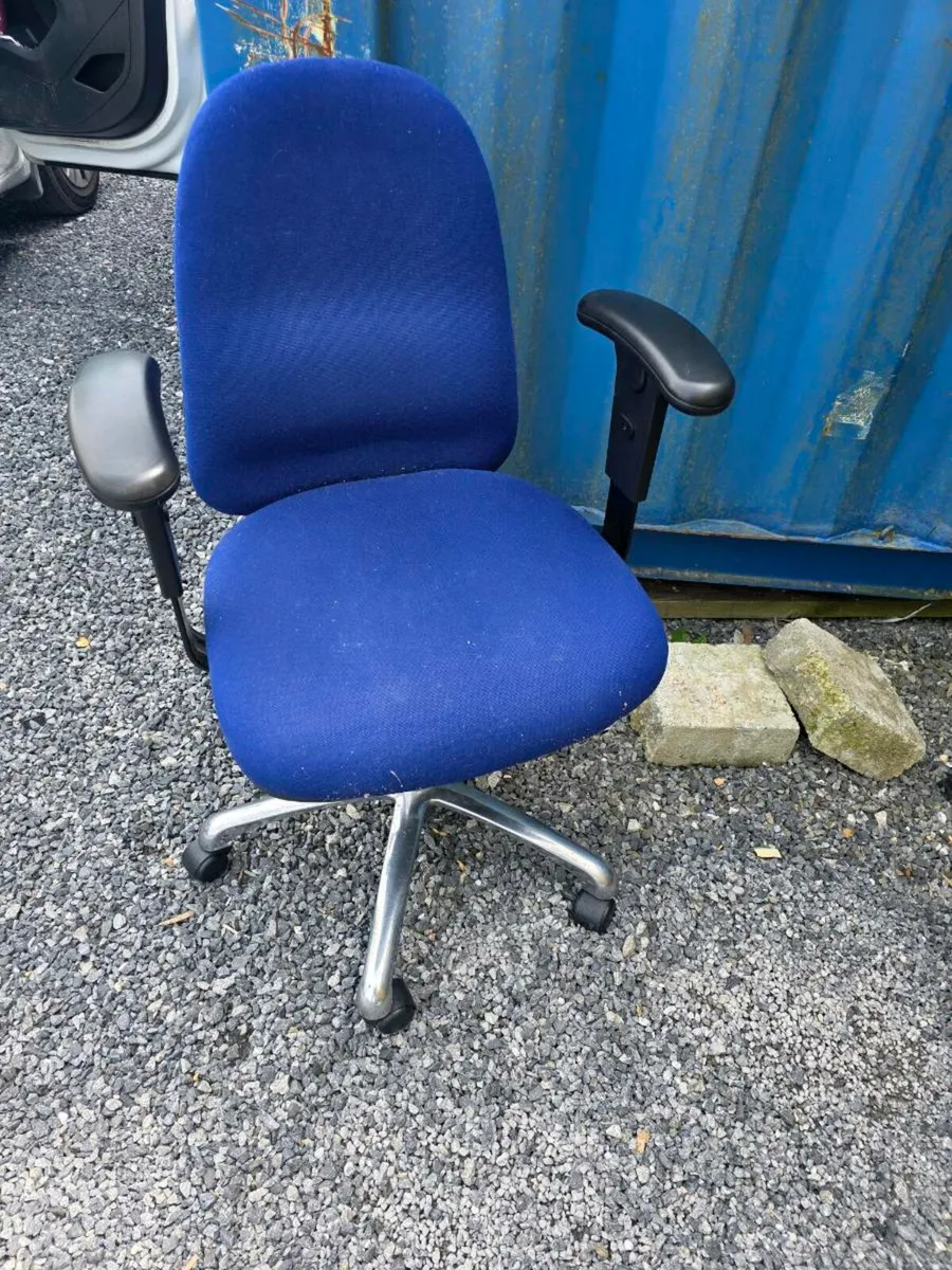 Office  chairs - Image 2
