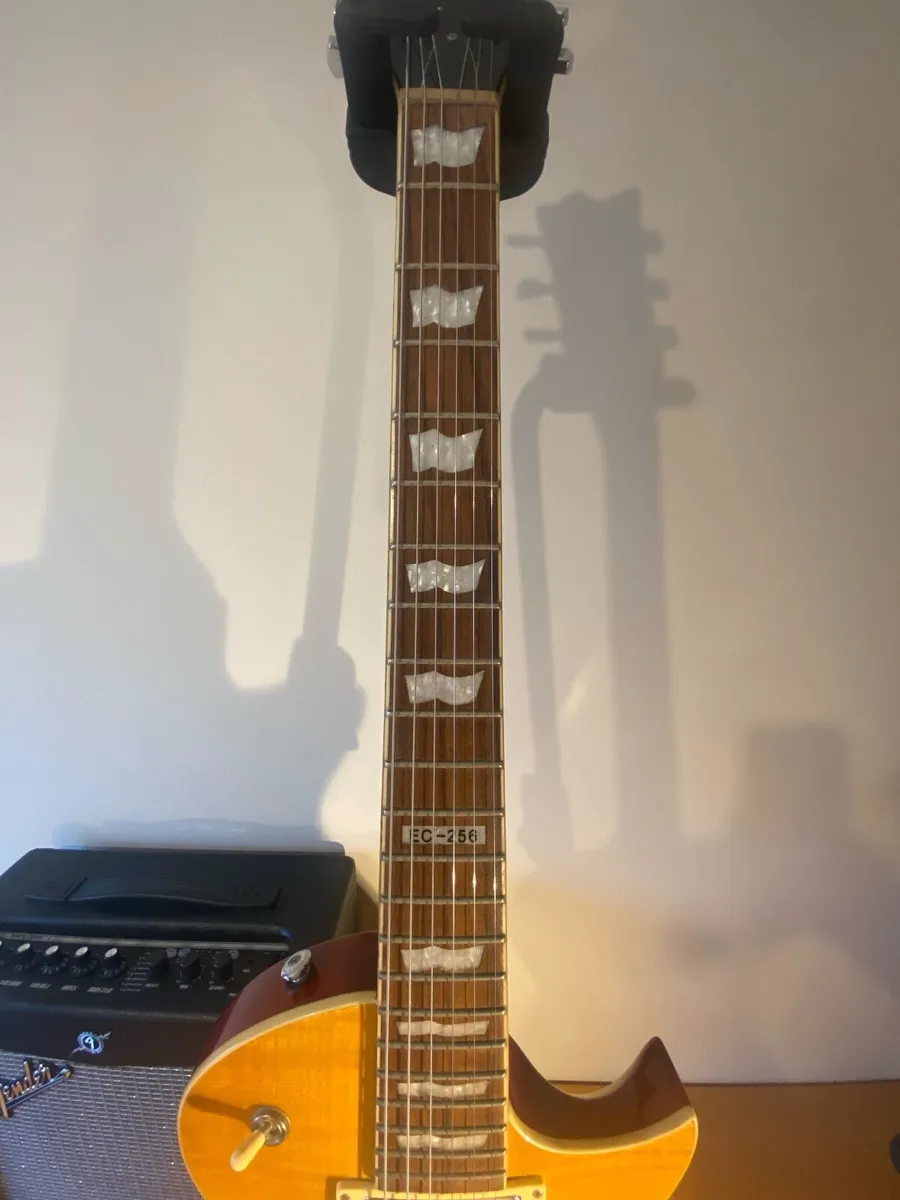 Electric Guitar - Image 2
