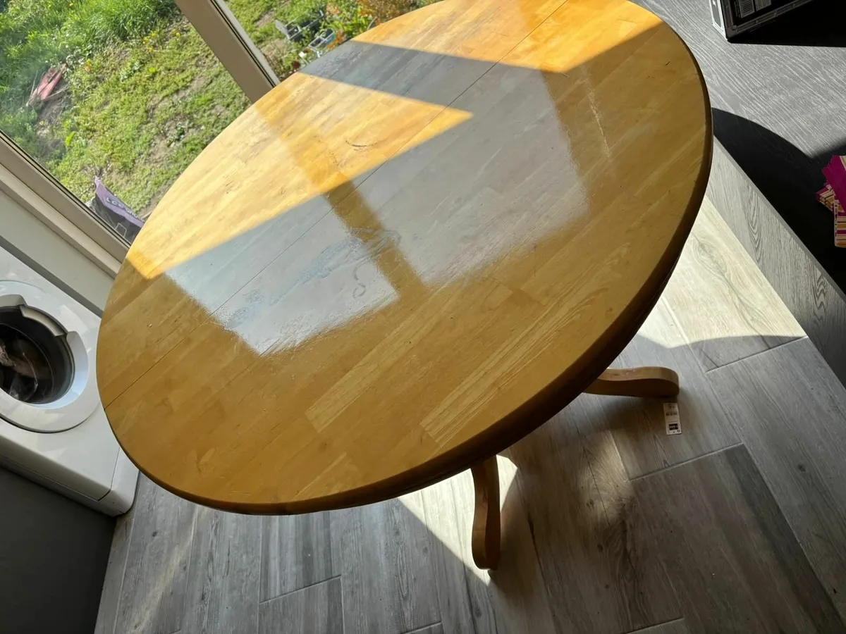 Kitchen table - Image 1