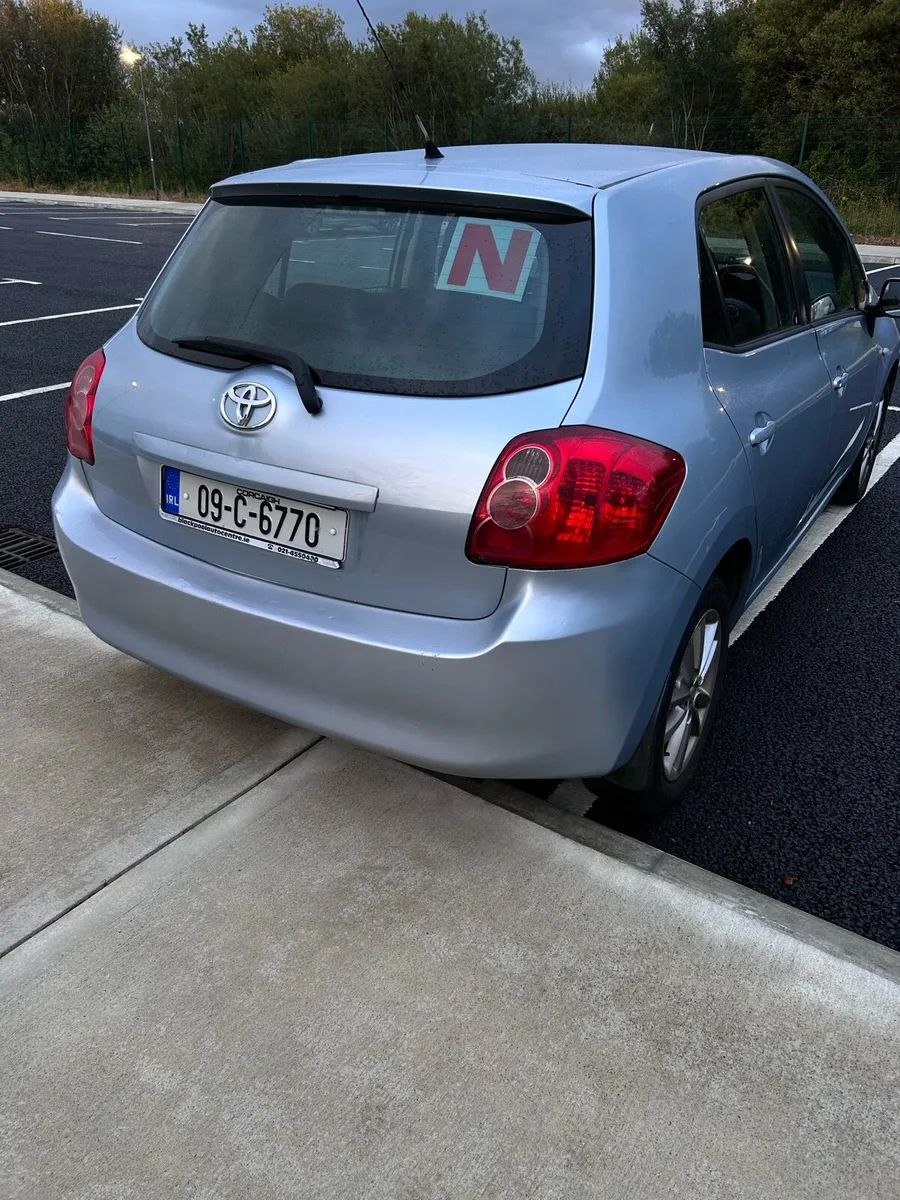 Toyota AURIS 2009 - Image 2