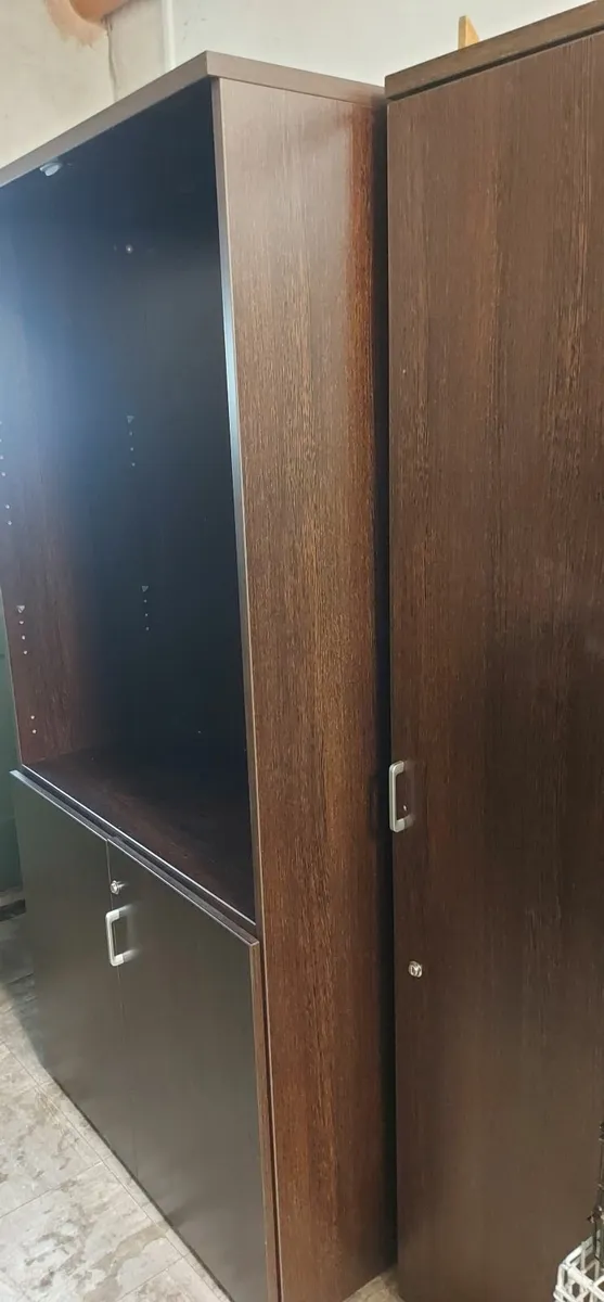 Office desk, 2 storage cabinets in perfect conditi - Image 1