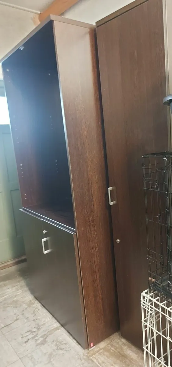 Office desk, 2 storage cabinets in perfect conditi - Image 3