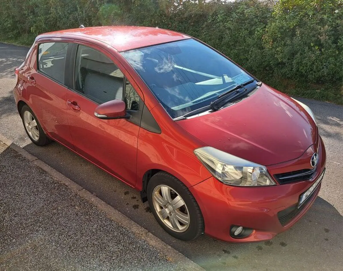 2012 Toyota Yaris - Image 2