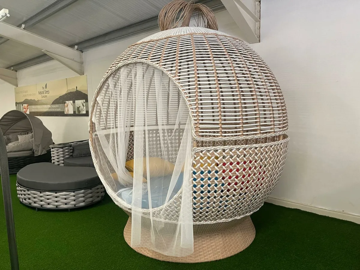 Round Outdoor
Pod brand new - Image 3