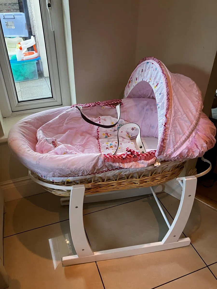 Baby Moses basket and stand, pink - Image 1