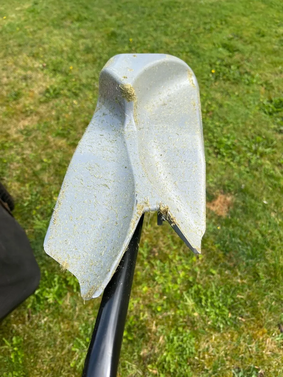 Ride on lawnmower - Image 2