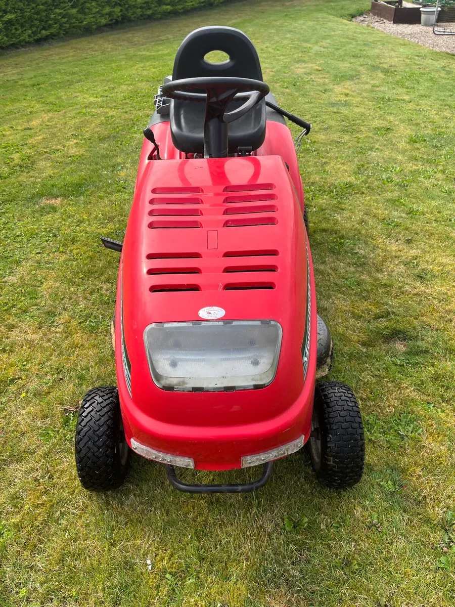 Ride on lawnmower - Image 1