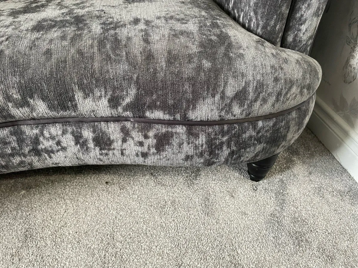 Velvet cuddler sofa - Image 4