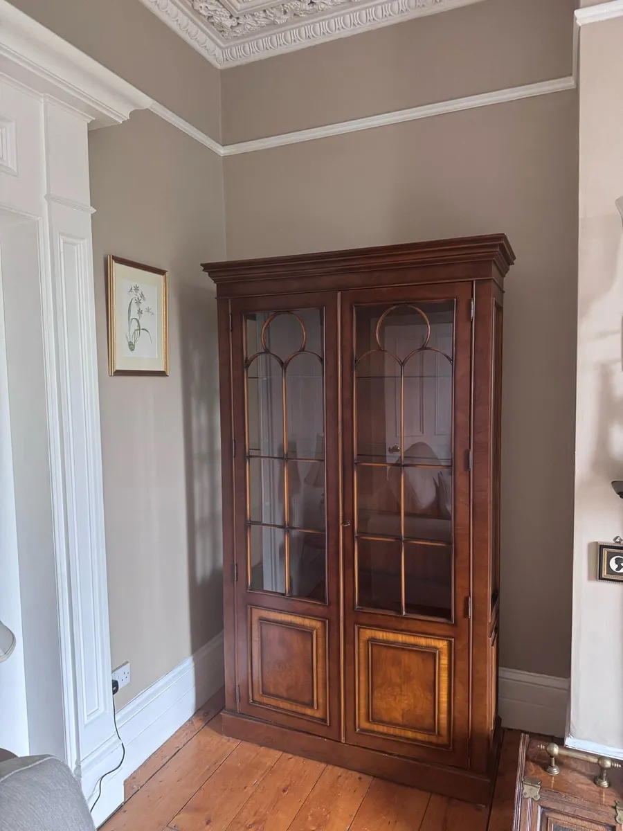 Rosewood display cabinet - Image 1