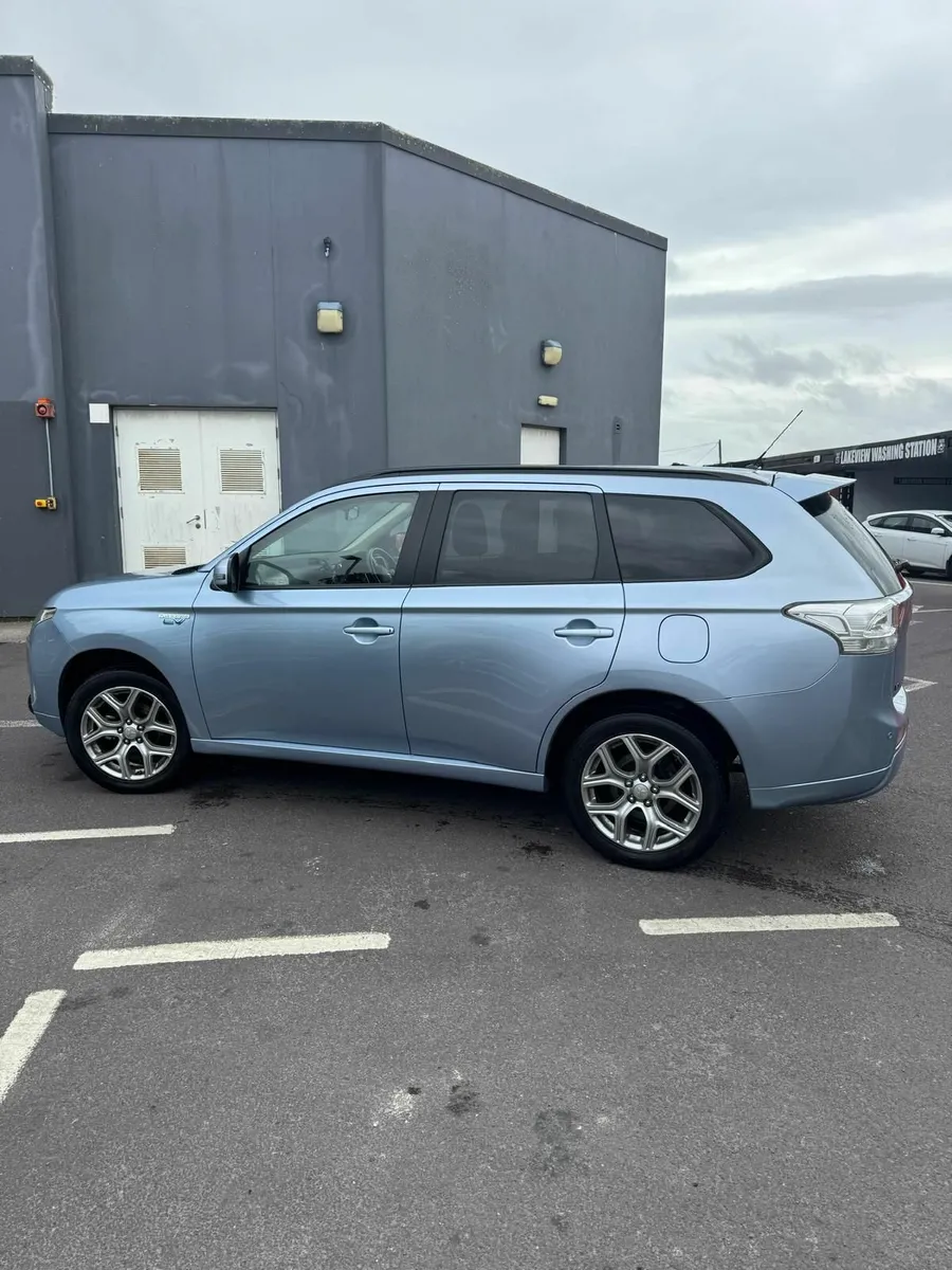Mitsubishi Outlander 2015 - Image 2