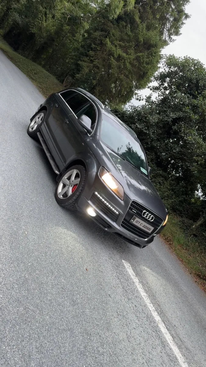 Audi Q7 crew cab - Image 1