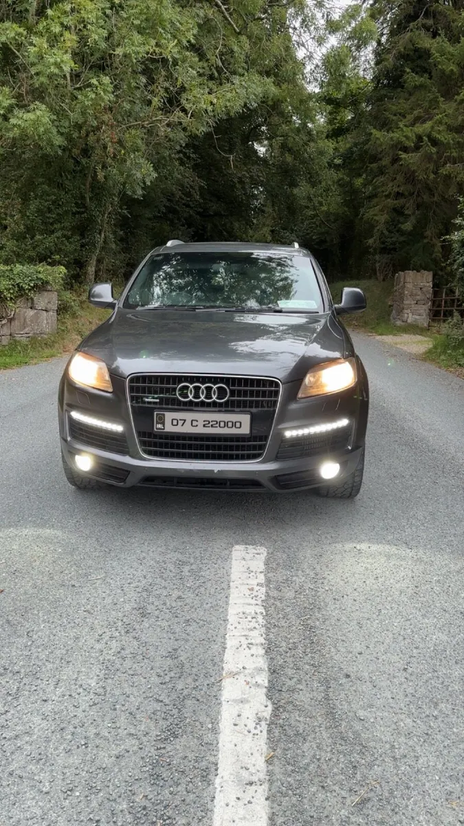 Audi Q7 crew cab - Image 3