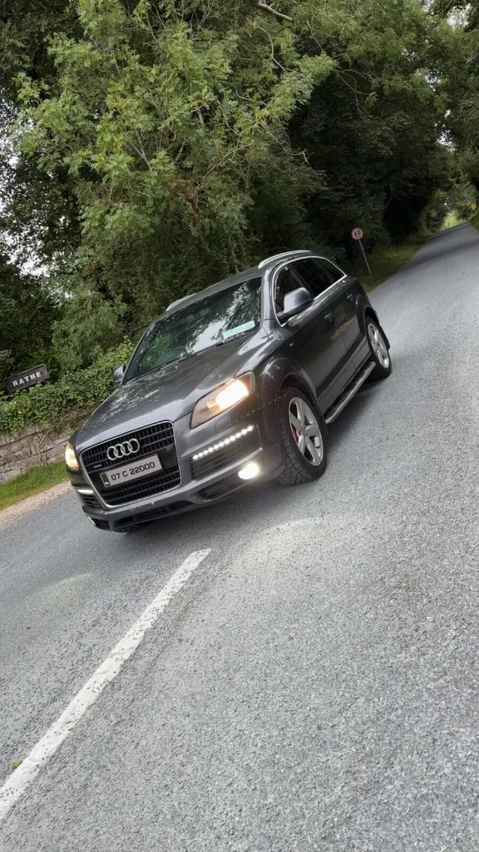 Audi Q7 crew cab - Image 4