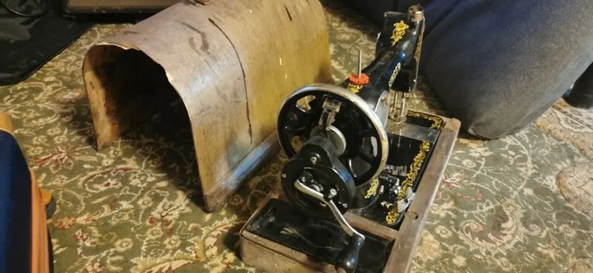 Singer Sewing Machine - Image 1