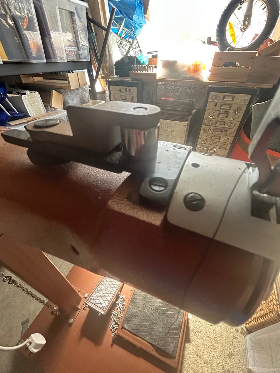 Industrial  Leather Sewing Machine. - Image 4