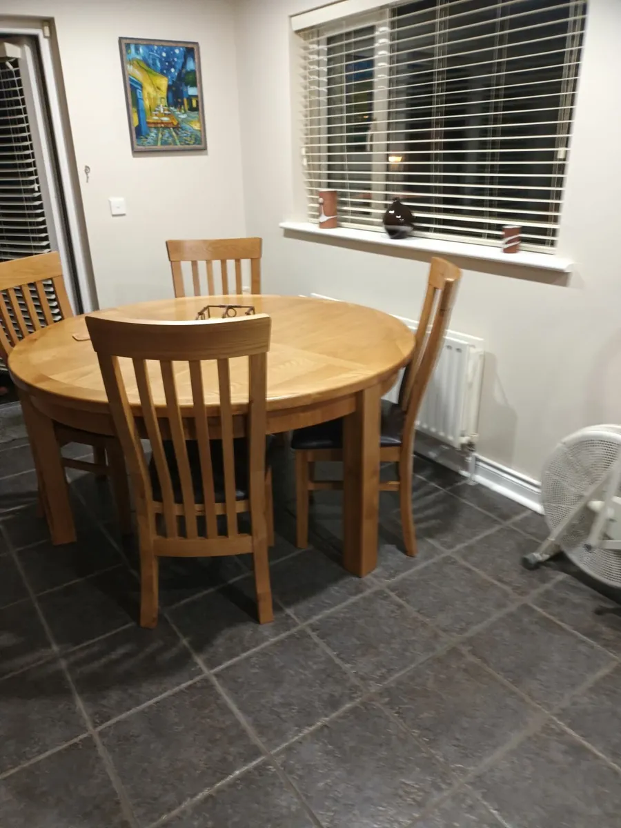 Table and 4 chairs - Image 4