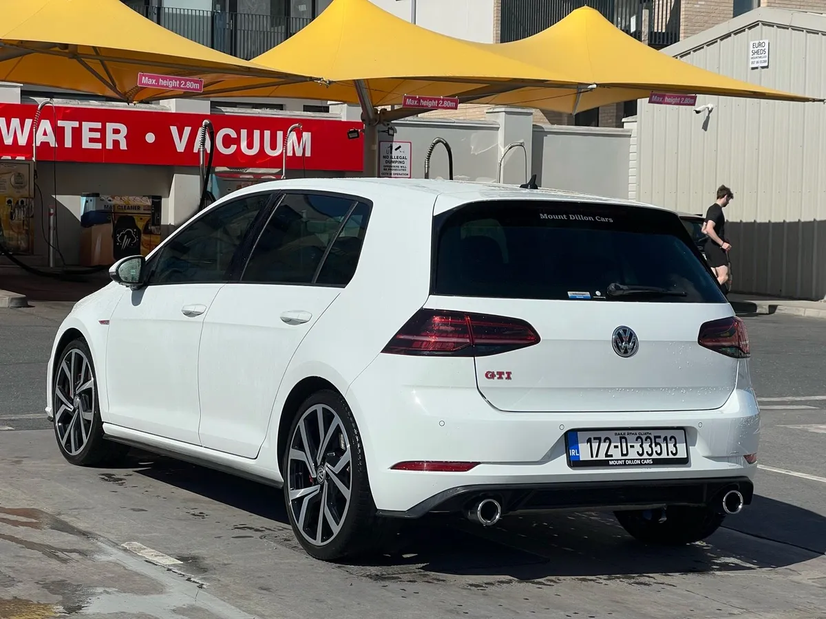 Volkswagen Golf GTI PERFORMANCE - Image 3