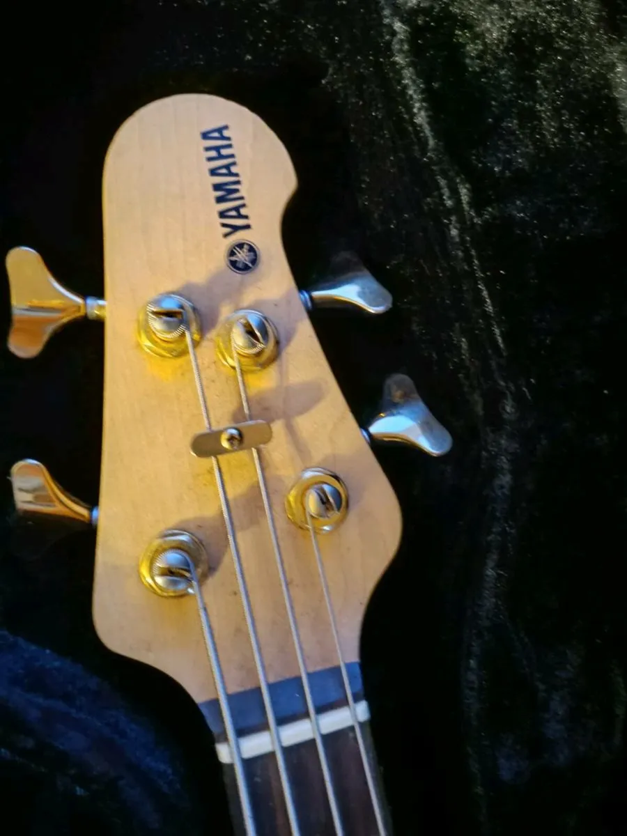 Yamaha electric bass - Image 3