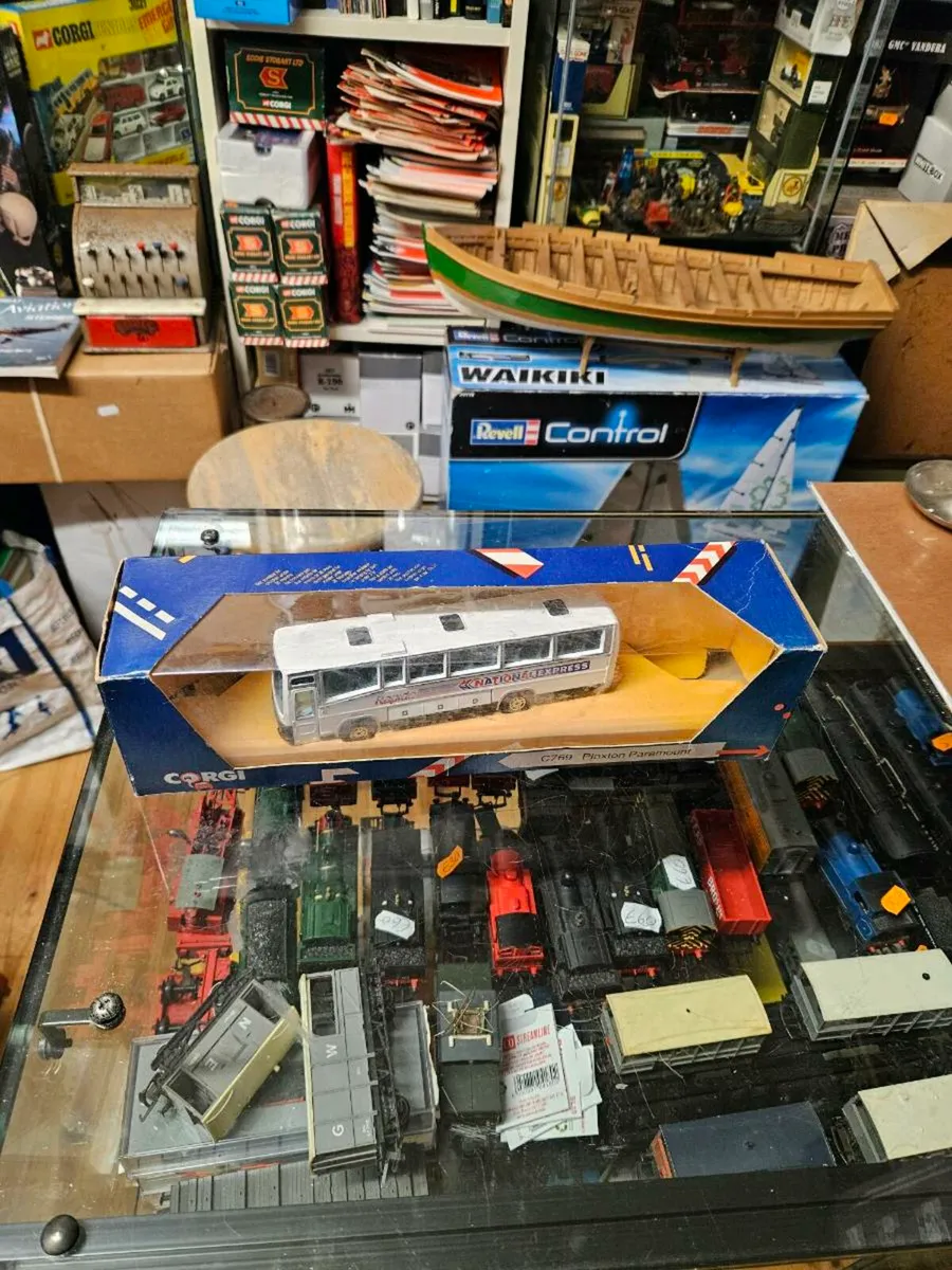 Corgi National Express Bus - Image 1
