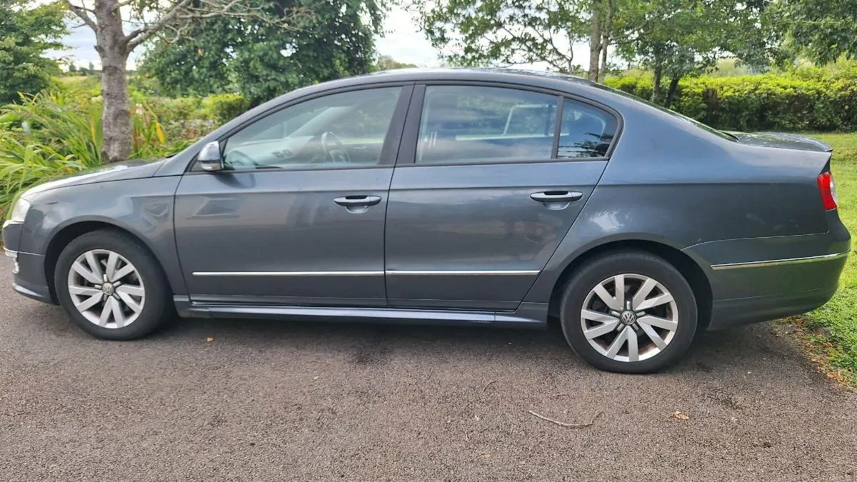 VW Passat 1.6 Diesel Bluemotion R Line (2010) - Image 1