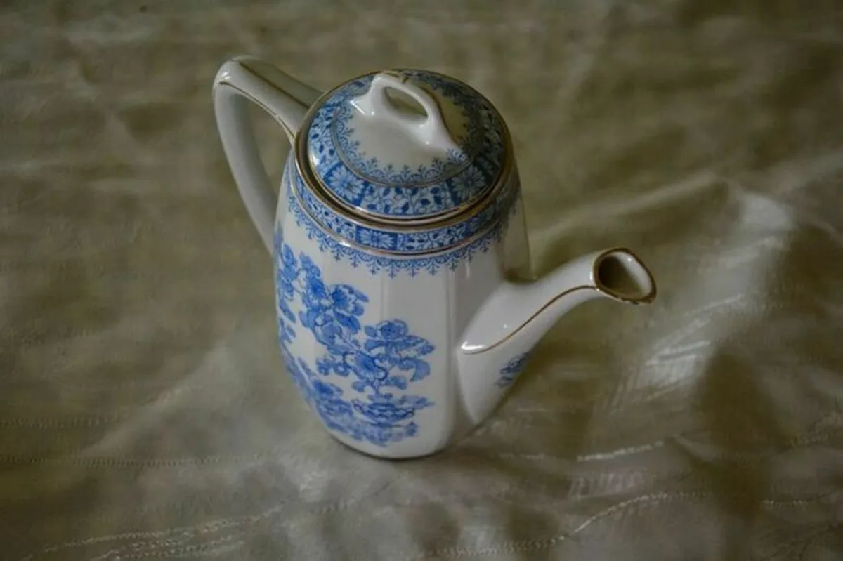 KPM Germany - Royal Porcelain Factory, tea pot - Image 4