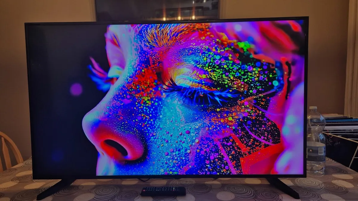 Samsung 50" Smart TV - Image 2