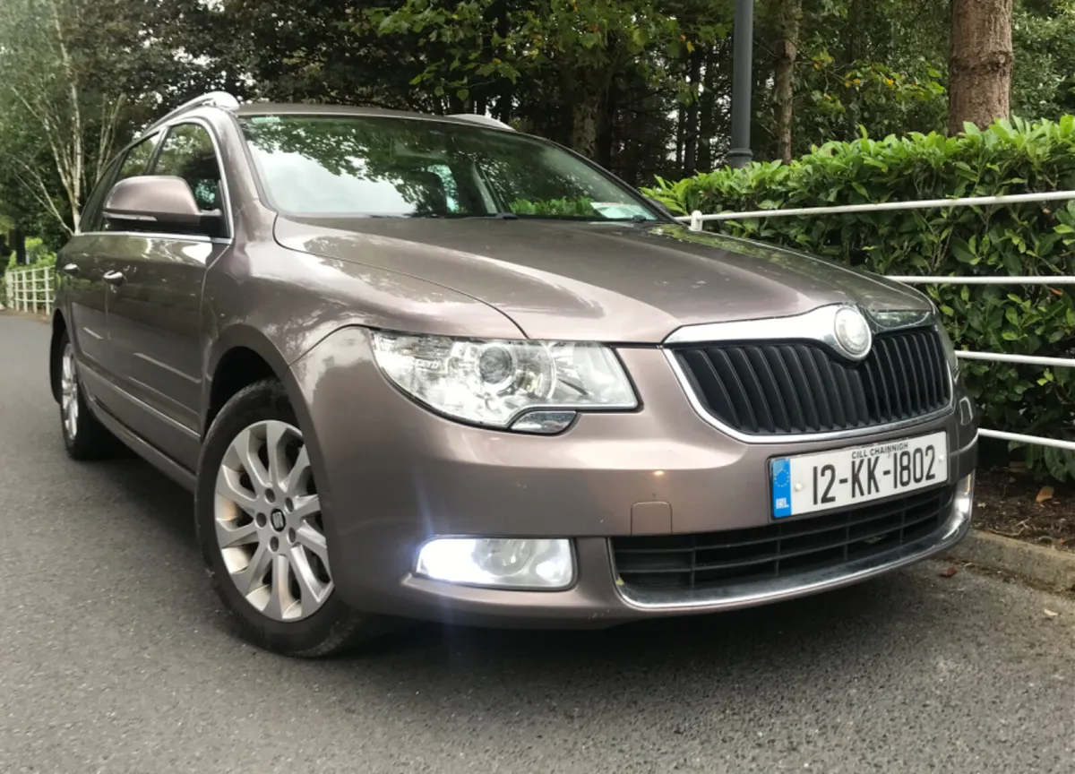 Skoda Superb Estate 2.0 TDI 140hp ACTIVE GL PACK - Image 2