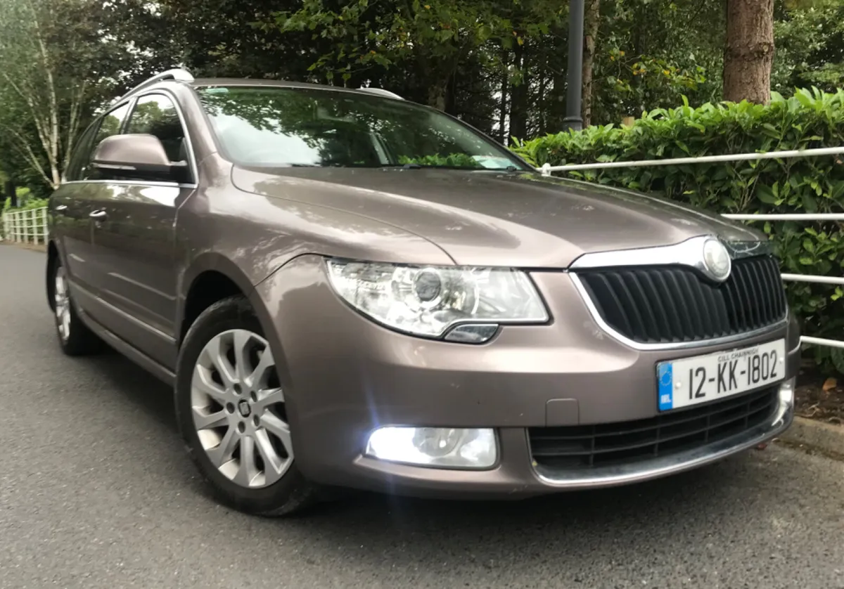 Skoda Superb Estate 2.0 TDI 140hp ACTIVE GL PACK - Image 4