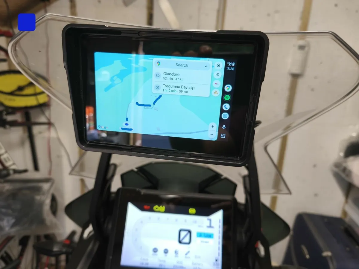 Multimedia smart motorbike display - Image 1