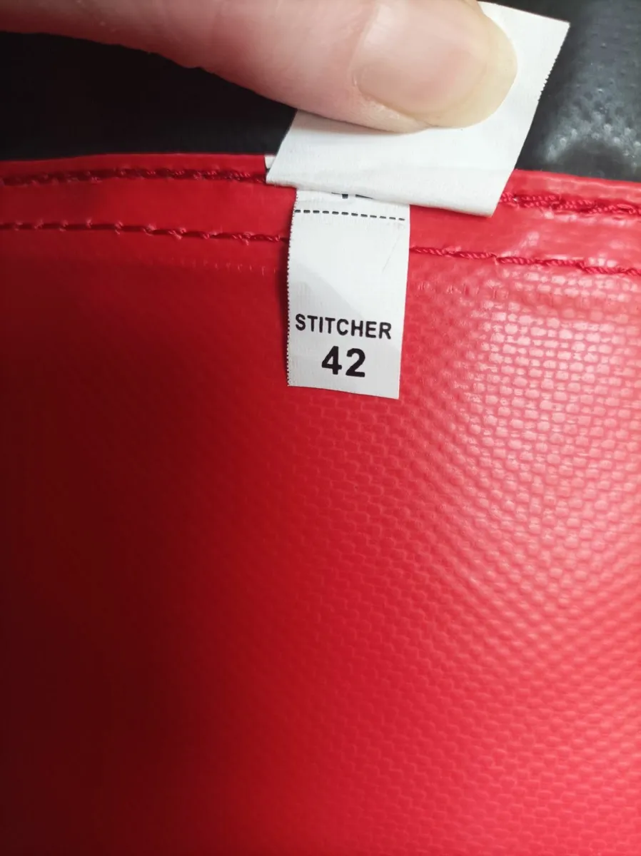 Boxing bag and stand - Image 1