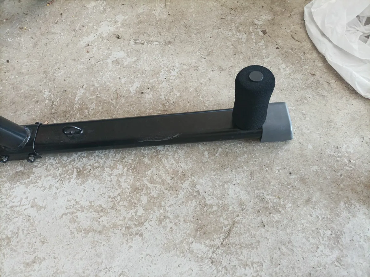 Boxing bag and stand - Image 4